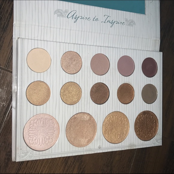 Carli Bybel palette - Picture 3 of 4